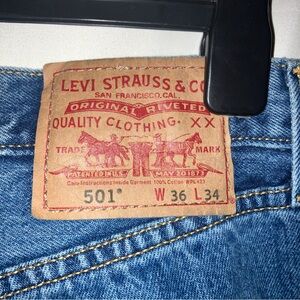 3/3. Men’s 501 Levis Jeans